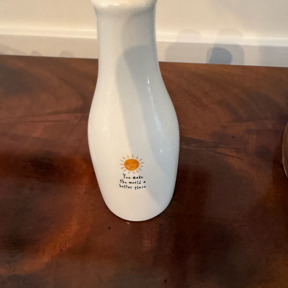 NATURAL LIFE White Vase with Sun Design